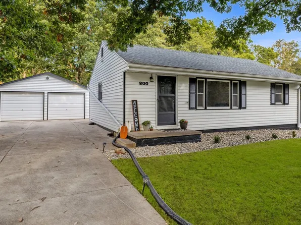 800 N 5th St, Carlisle, IA 50047