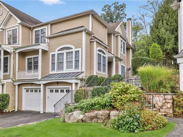 7 Hopkins Ln, Armonk, NY 10504