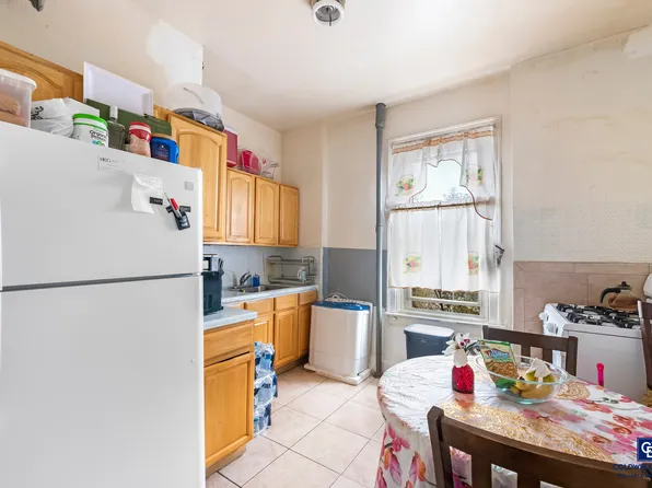 1284 Sterling Place image 8 of 11