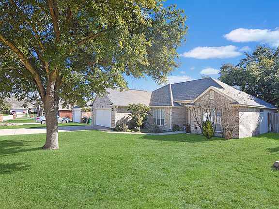 3rd image of 4511 Oxford Dr