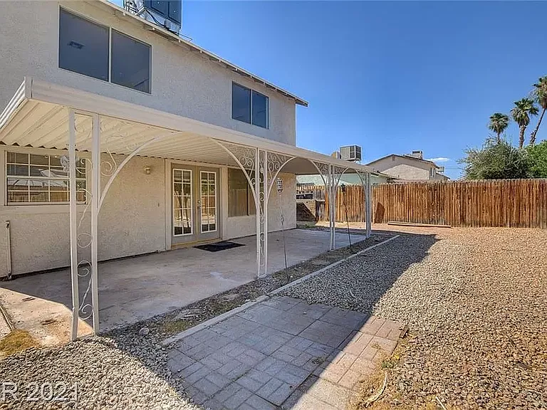 3554 El Camino Rd — Photo 10