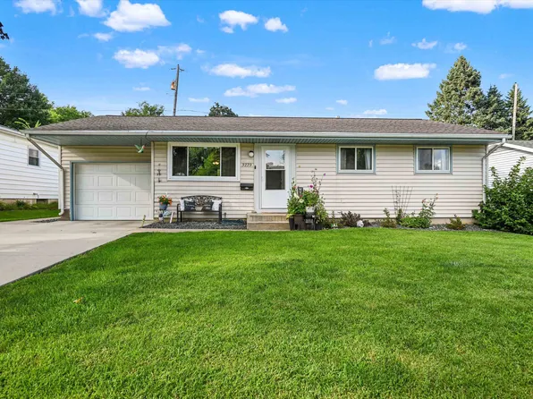 3279 Kaufmann Ave, Dubuque, IA 52001