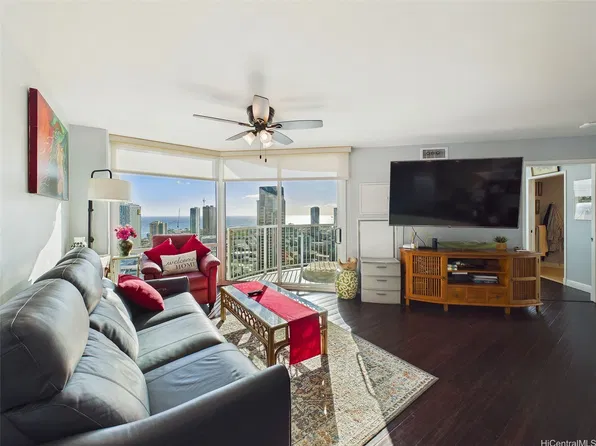 801 S King St APT 3704, Honolulu, HI 96813