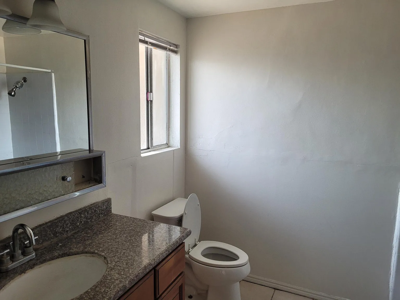 419 E Broadway — Photo 4