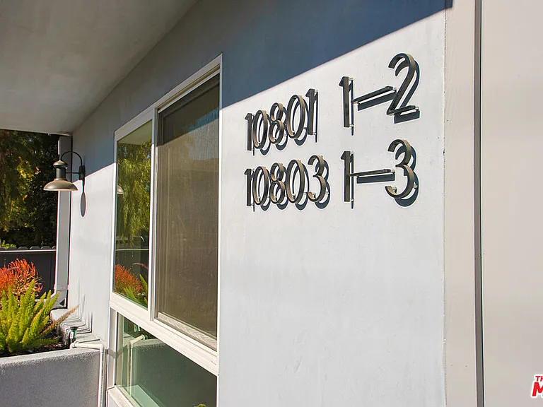 10801 Kling St — Photo 34