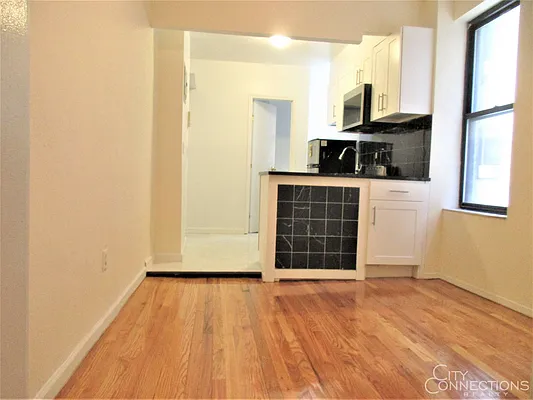 Rented by City Connections Realty | media 6