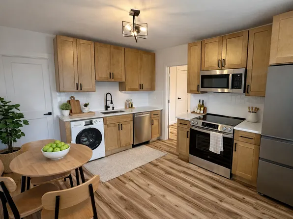 411 N Main St, Bristol, CT