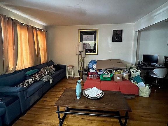 5th image of 8916 Avenue