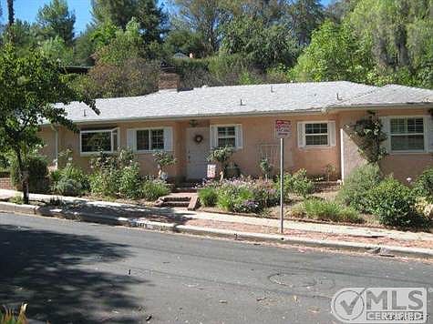 1st image of 21471 Providencia St