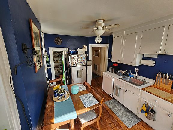 4th image of 100 N Sheppard St #1