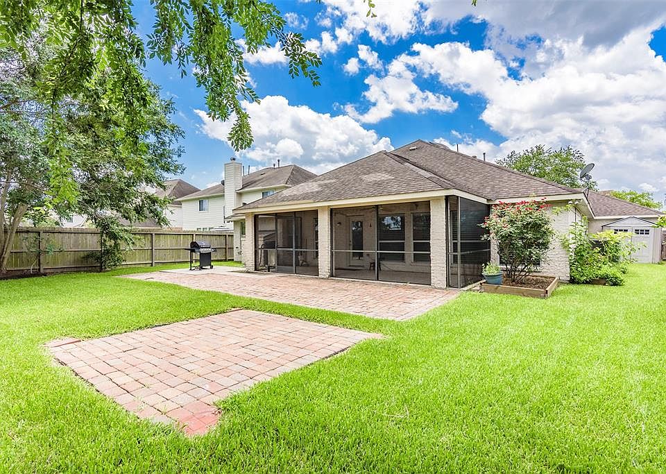 1st image of 310 Willow Pointe Dr