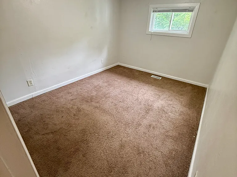 409 Richarz Dr — Photo 9
