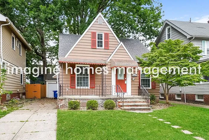 3 bed, 1.0 bath, 1266 sqft, $2,095 — Photo 2
