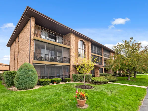 11113 Heritage Dr APT 3D, Palos Hills, IL 60465
