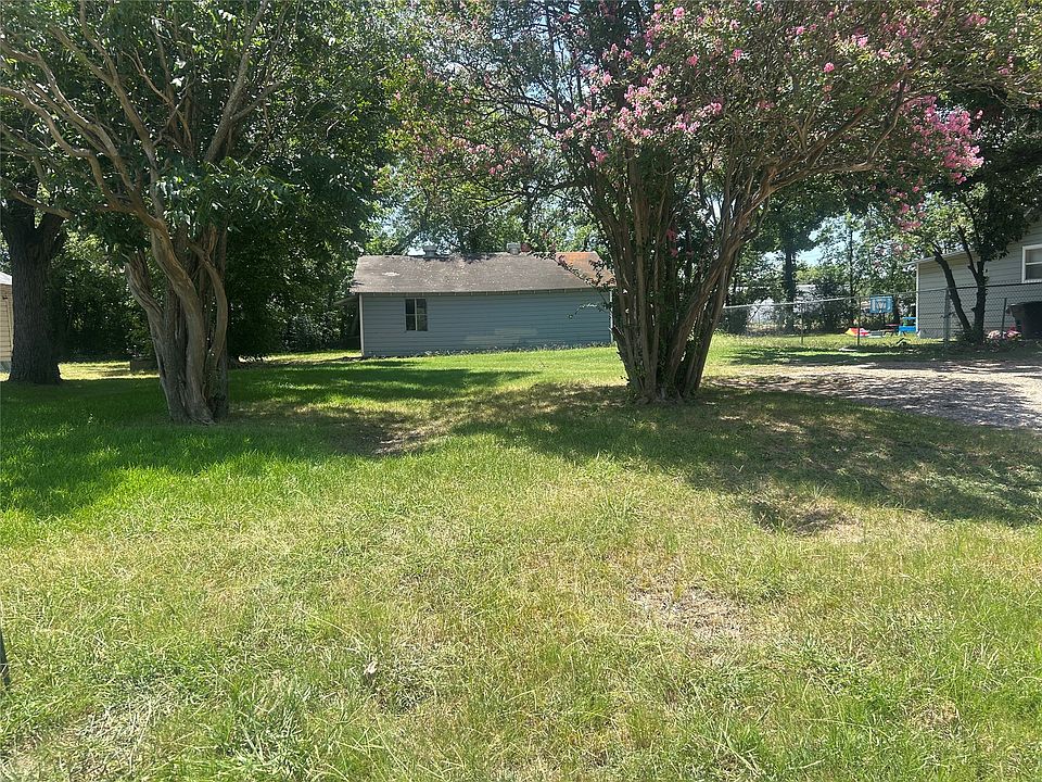 1st image of 1008 E High St