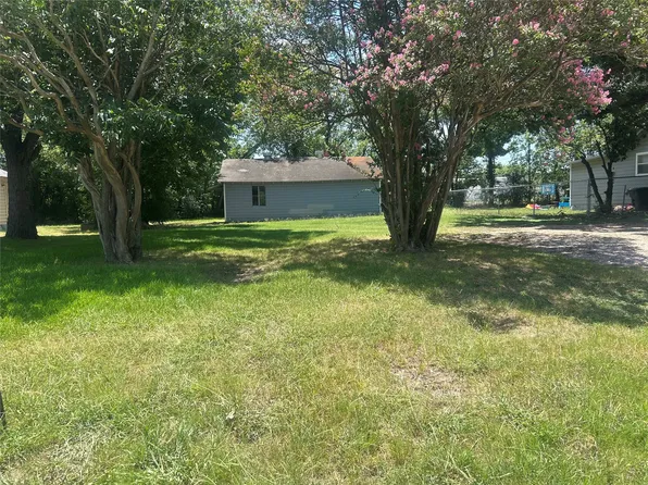 1008 E High St, Terrell, TX 75160