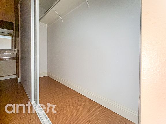 5th image of 534 S Saint Andrews Pl #J416