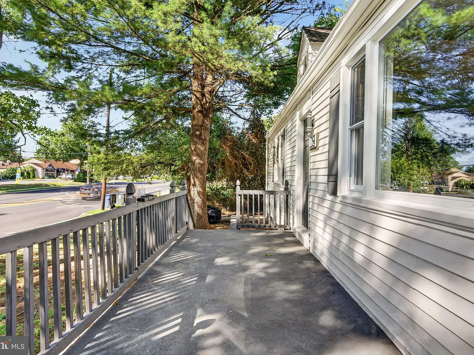 4 bed, 1.0 bath, 1425 sqft, $2,900 — Photo 4