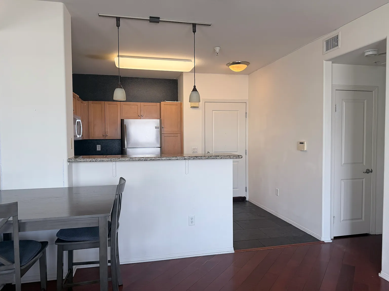 1 bed, 735 sqft, $2,300 — Photo 1