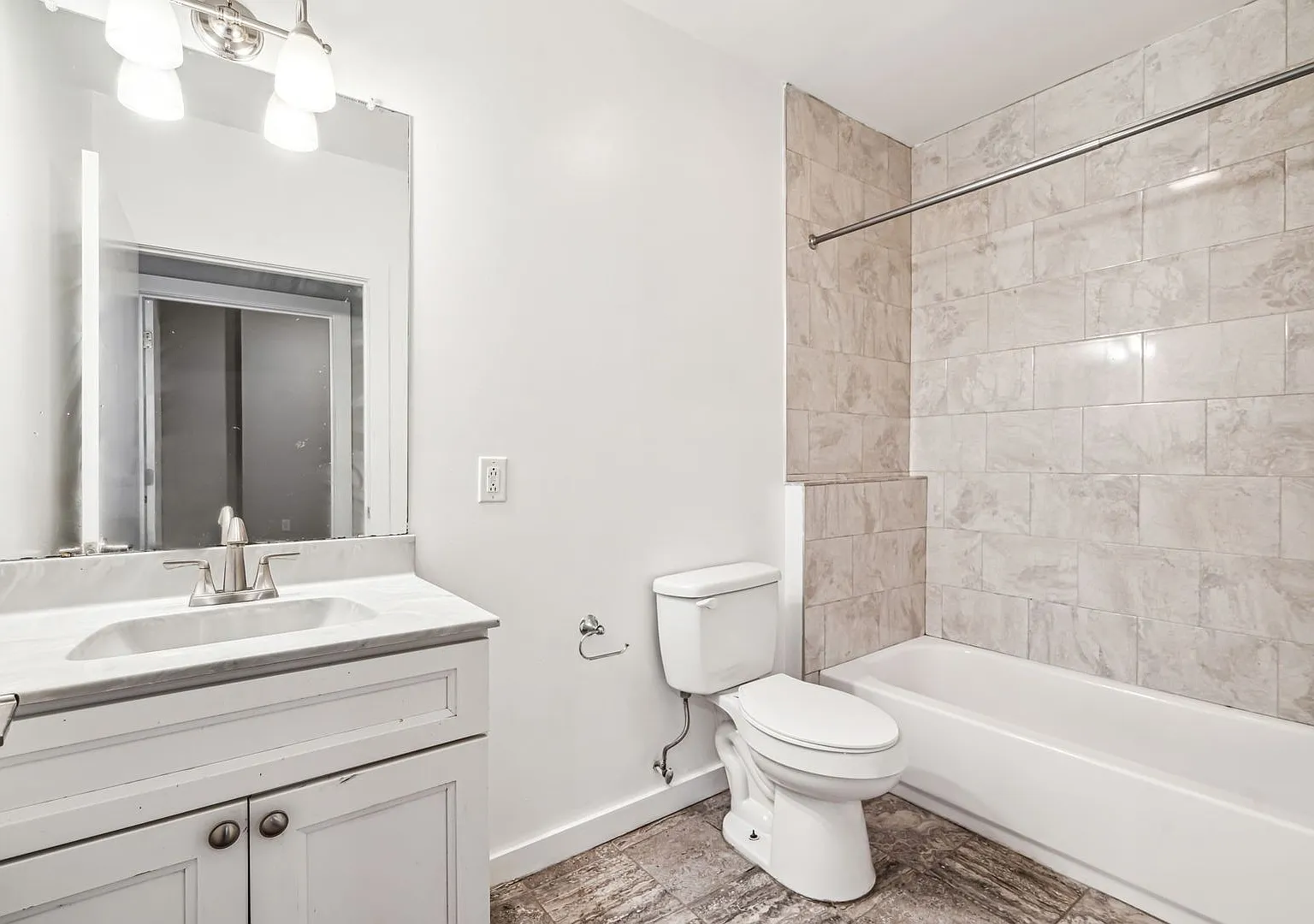 2 bed, 900 sqft, $1,490 — Photo 3