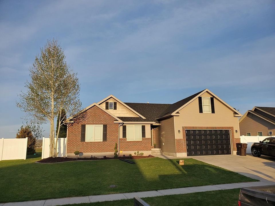 1st image of 753 S Belle Arbor Dr
