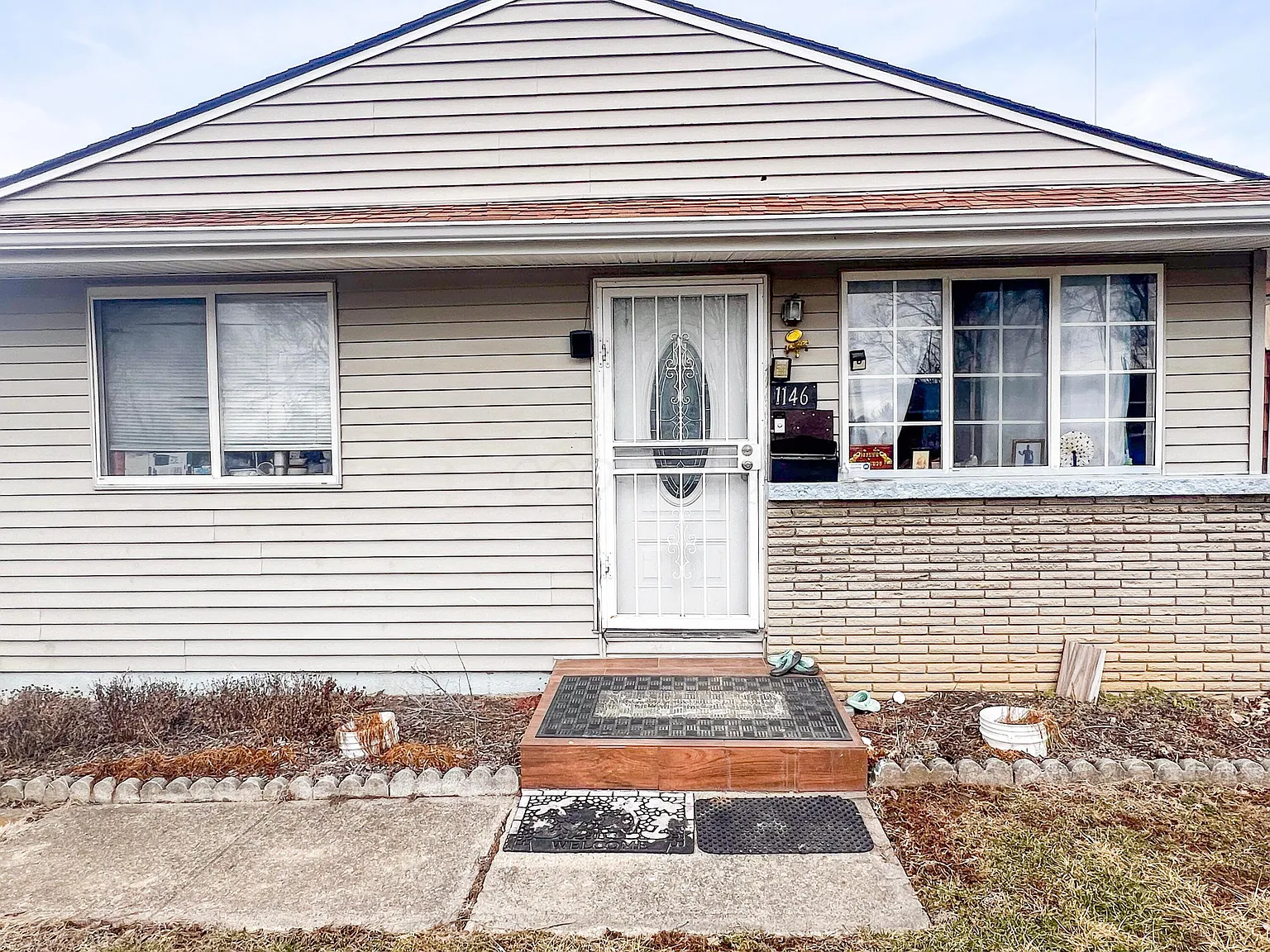 1146 Lawrence Dr photo 1