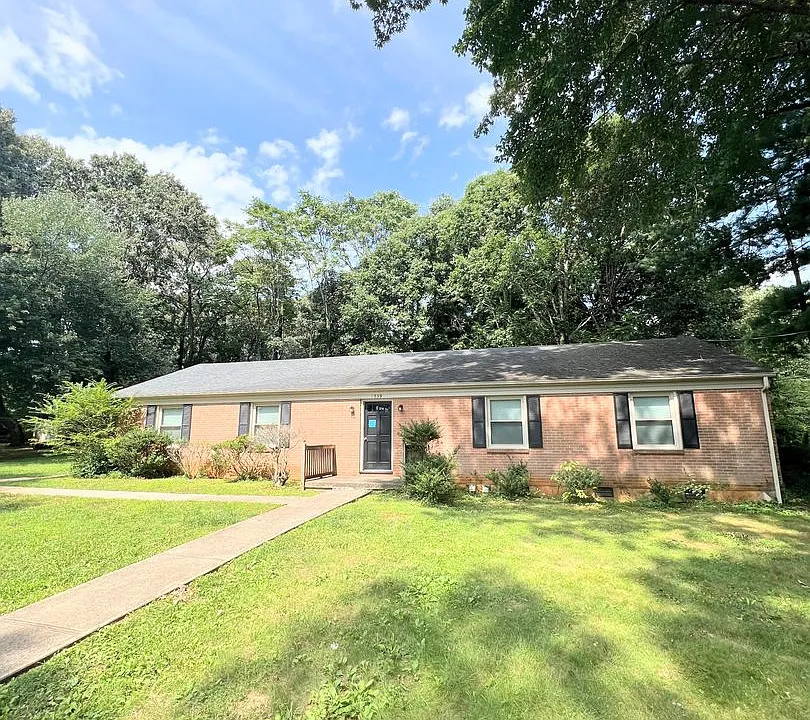 1039 Oakmont Cir