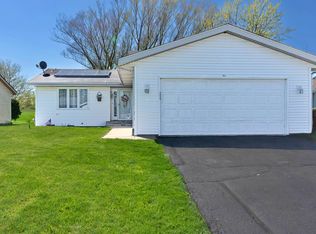 911 S Trainer Rd, Rockford, IL 61108