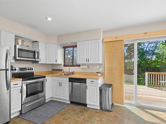 5th image of 82 Argonne Road E