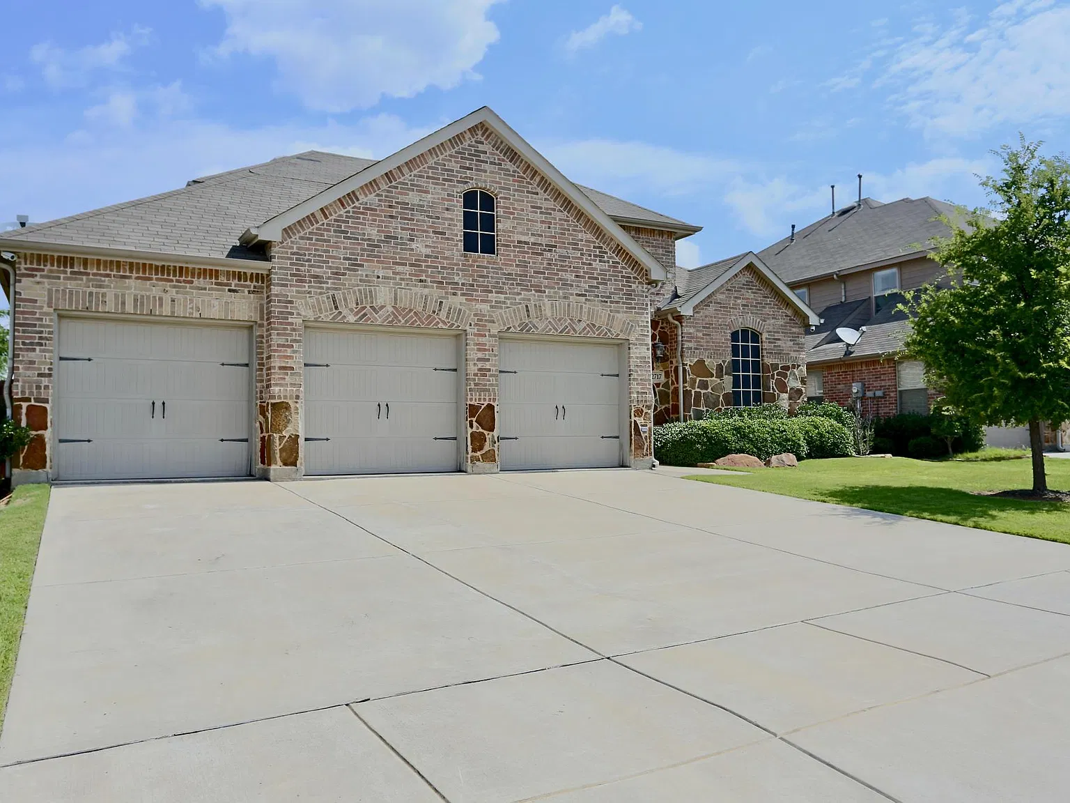 5 bed, 3.5 bath, 2596 sqft, $2,900 — Photo 3