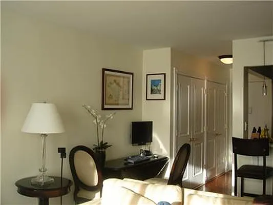 Rented by Sumitomo Real Estate Sales | media 20