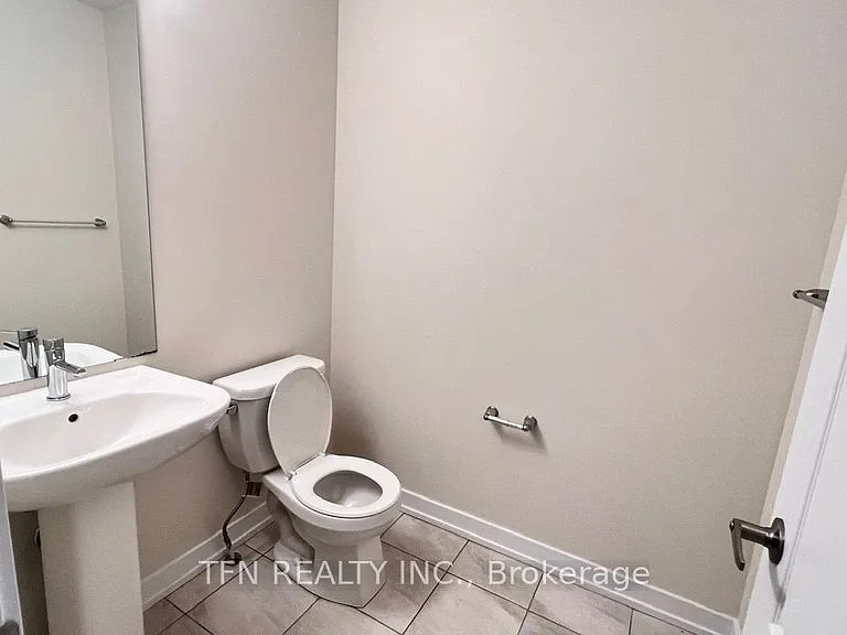 Sundin Dr — Photo 36