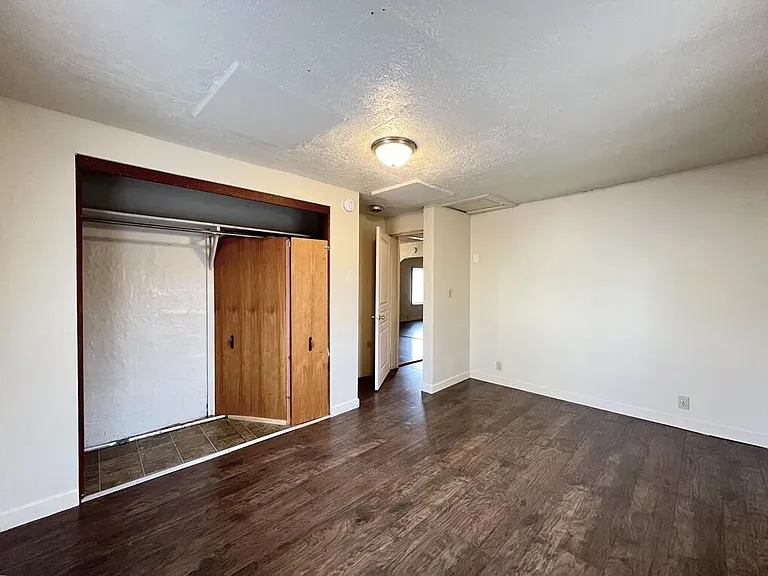 300 E 44th St — Photo 32