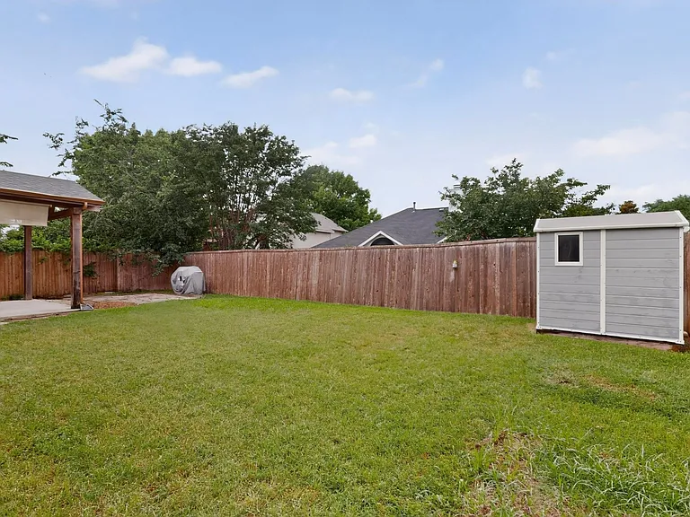 817 Edmonton Dr — Photo 36