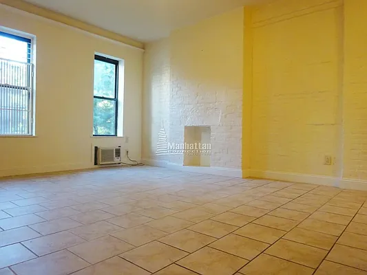 Rented by Manhattan Connection | media 25