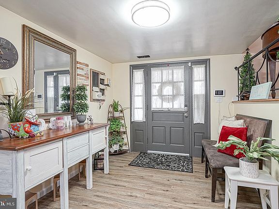 4th image of 18 Sleepy Hollow Rd