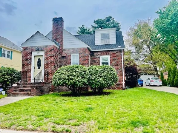 281-283 Auburn St, Cranston, RI 02910