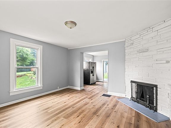 4th image of 211 Odlin Ave