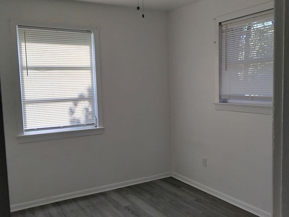 4th image of 4486 Montclair Rd
