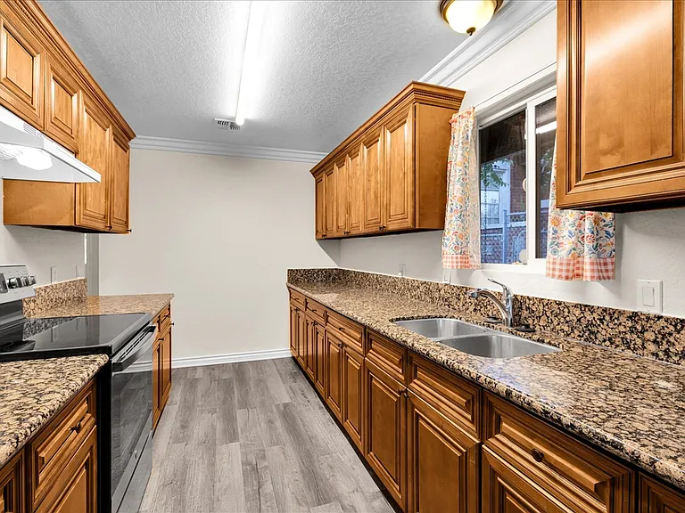11074 Knobb Ave — Photo 10