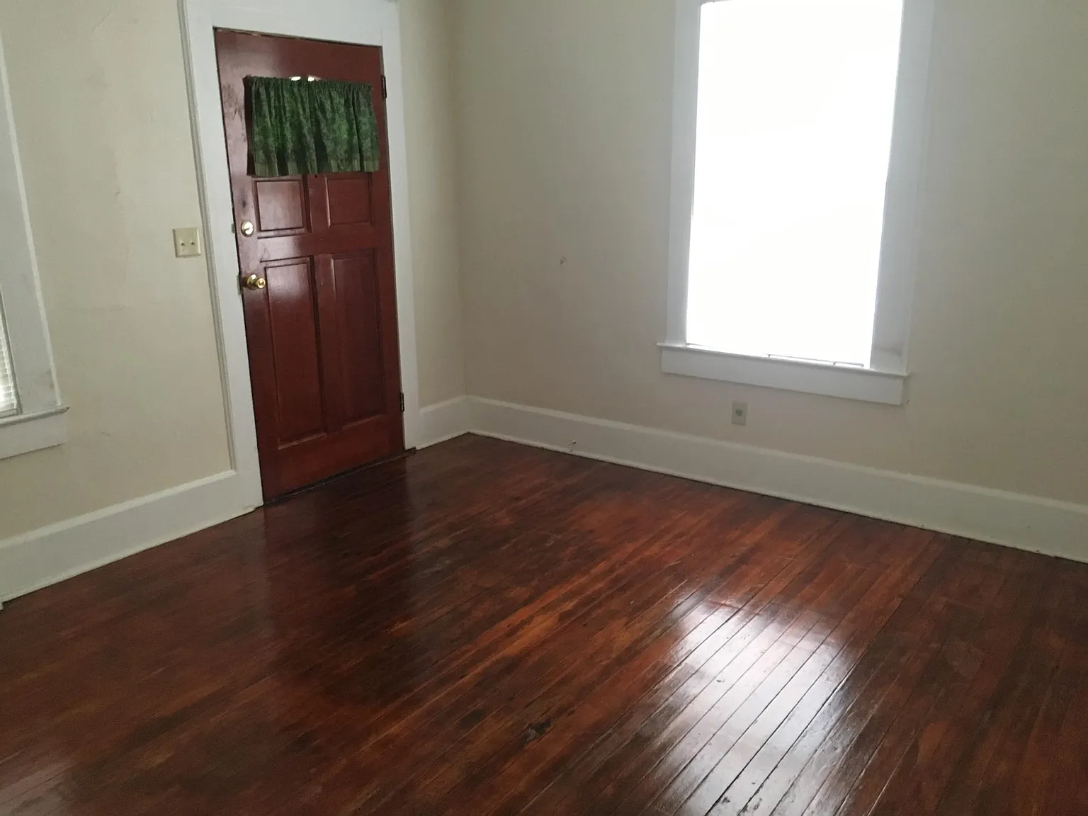 2511 Lee St — Photo 4