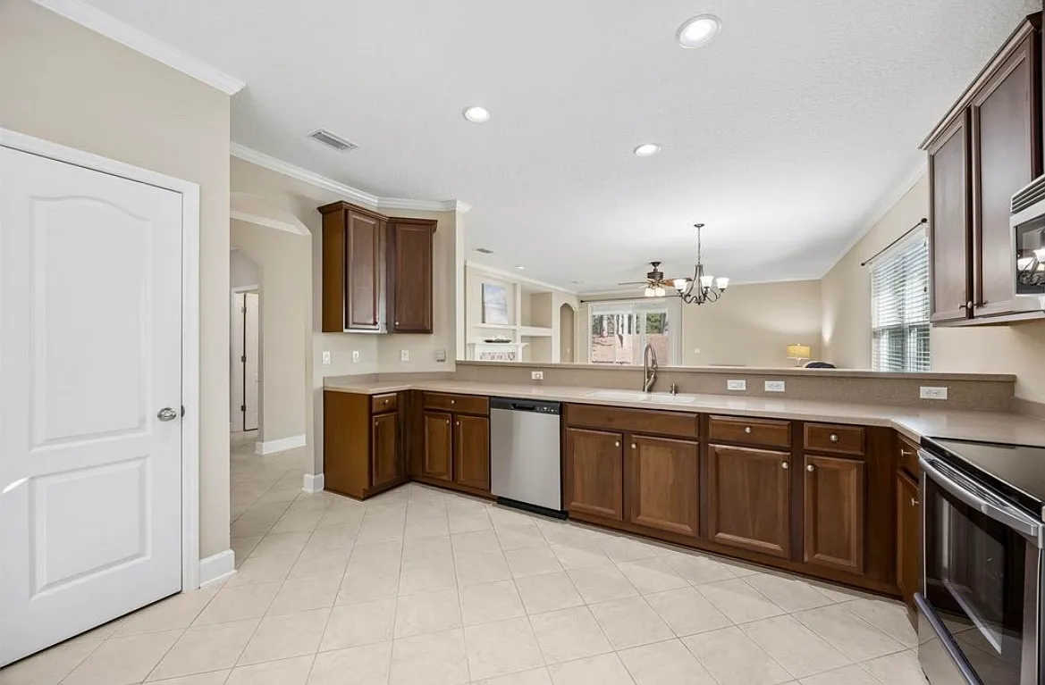 3 bed, 1816 sqft, $2,800 — Photo 4