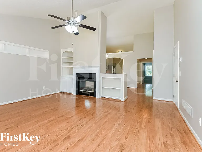 307 White Oak Way — Photo 2
