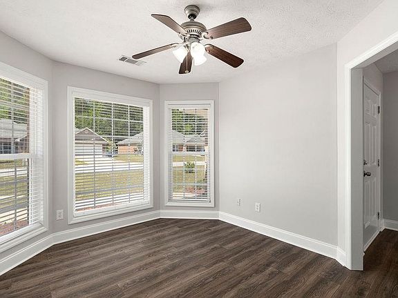 3rd image of 213 Cove Creek Dr