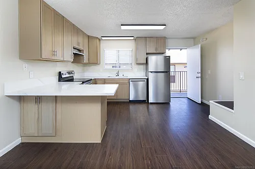 975 E Washington Ave #EL Photo 1