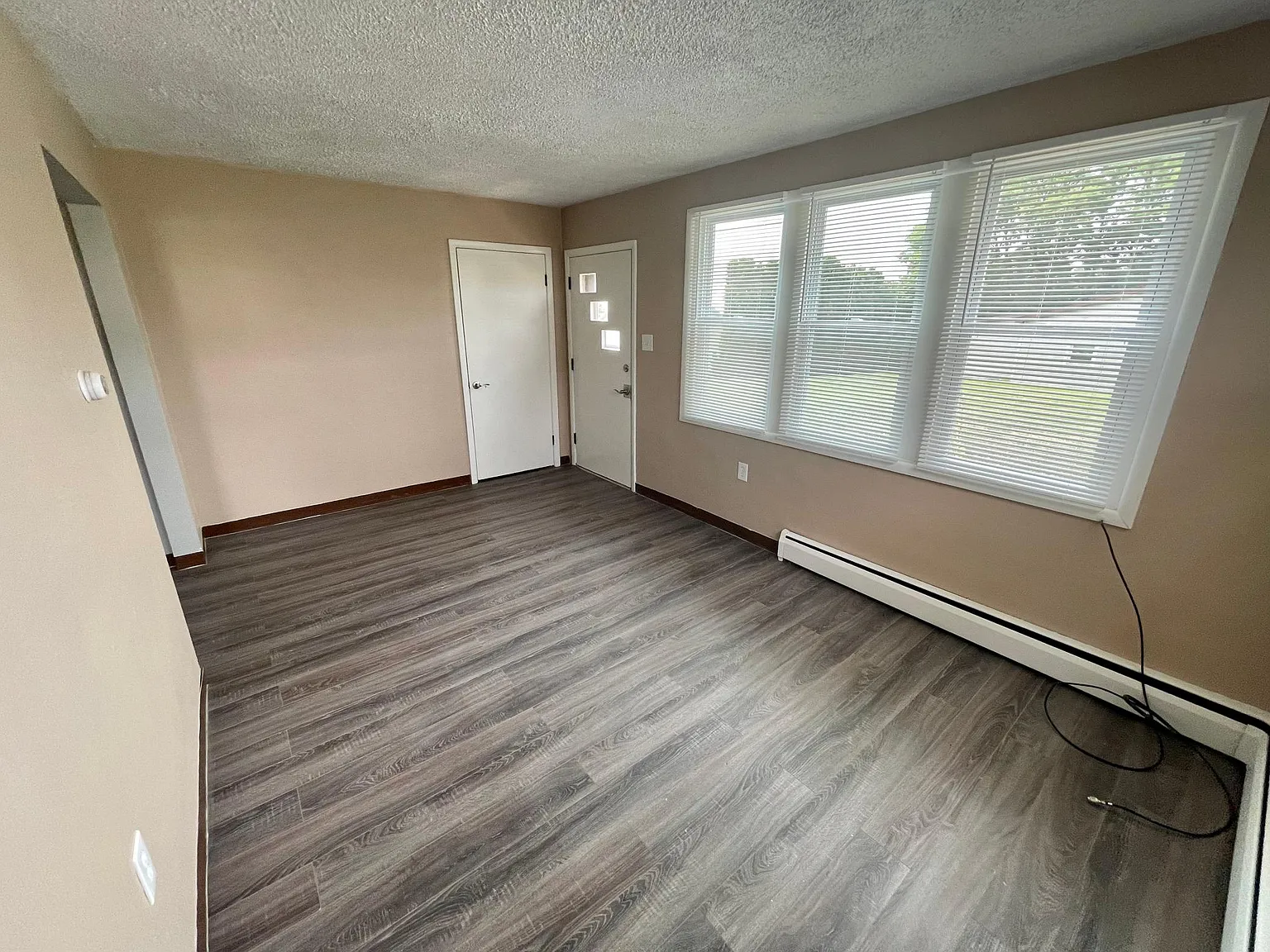 2 bed, 894 sqft, $950 — Photo 4