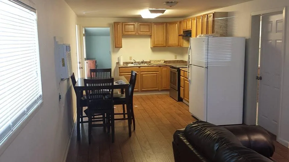 1 bed, 800 sqft, $900 — Photo 3