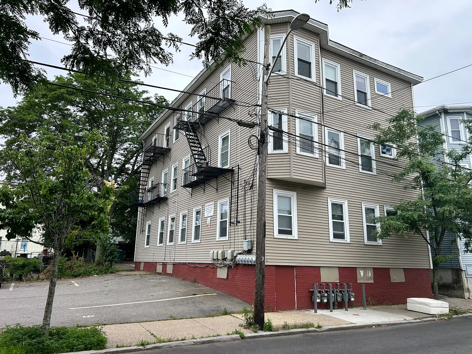 2 bed, 850 sqft, $1,725 — Photo 1
