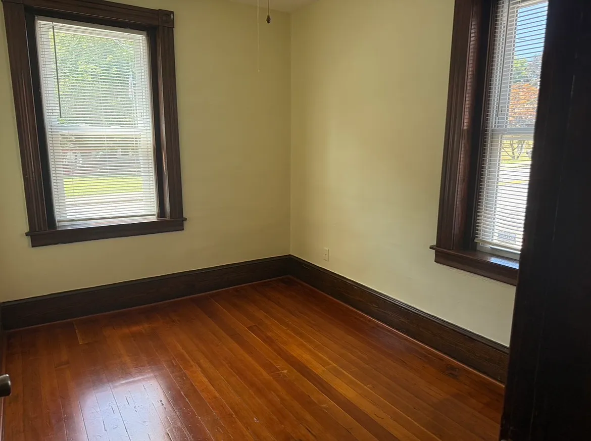 2 bed, 500 sqft, $1,000 — Photo 3