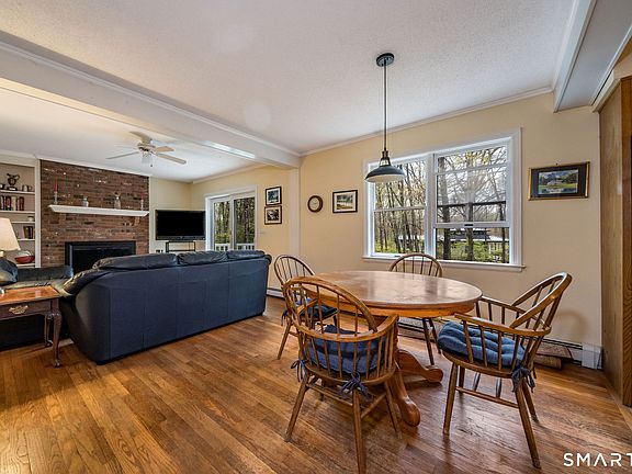 5th image of 526 Horse Pond Road